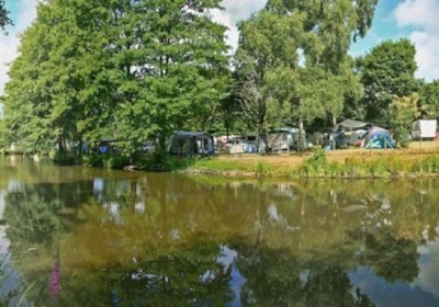 Privilege Package (1 tent, caravan or motorhome / 1 car / electricity 10A) + pond view