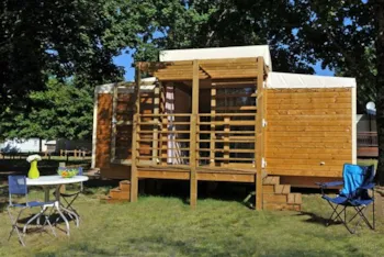 Huuraccommodatie(s) - Trekkershut Standard 16M² / 2 Kamers - Terras (Zonder Privé Sanitair) - Flower Camping Beauchêne