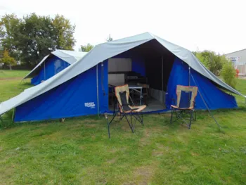 Kampeerplaats(en) - Pakket Ready To Camp (Elektriciteit 6 A) - Flower Camping Beauchêne