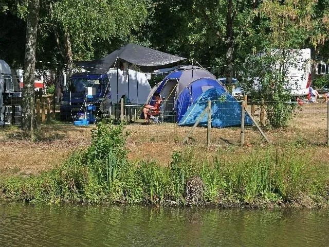 Forfait Confort (1 Tente, Caravane Ou Camping-Car / 1 Voiture / Électricité 10A)
