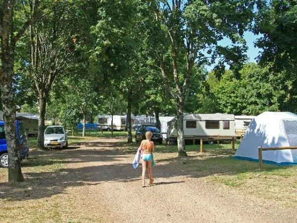 Forfait Confort (1 Tente, Caravane Ou Camping-Car / 1 Voiture / Électricité 10A)