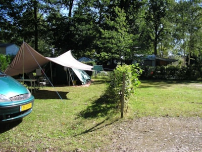 Pitch + 1 car + tent, caravan or camping-car