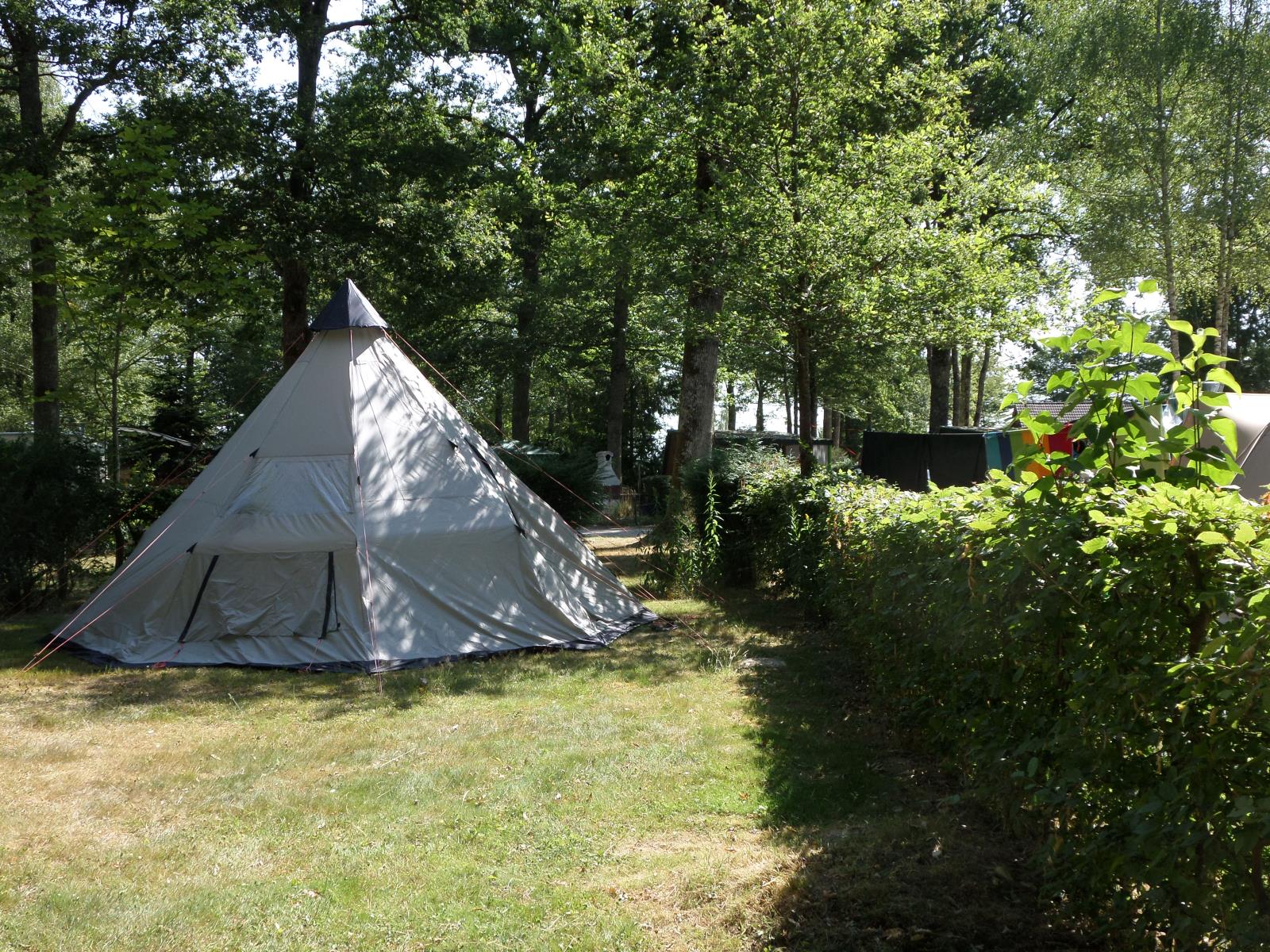Emplacement - Forfait Solo 1 Personne À Pied Ou En 2 Roues : Emplacement + Tente - Camping Bois Guillaume