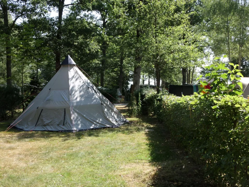 Emplacement - Forfait Solo 1 Personne À Pied Ou En 2 Roues : Emplacement + Tente - Le Bois Guillaume