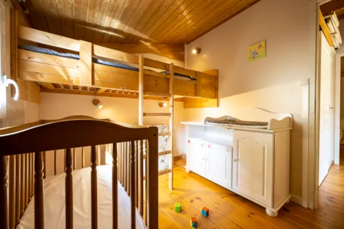 Location - Chalet - 2 Chambres - 1 Salle De Bain - Chêne Blanc Premium Bébé - image n°2 - Castel Domaine de Sévenier & Spa