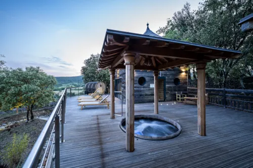 Accommodation - A Perfect Overnight Stopover -Chêne Blanc Premium - image n°8 - Castel Domaine de Sévenier & Spa
