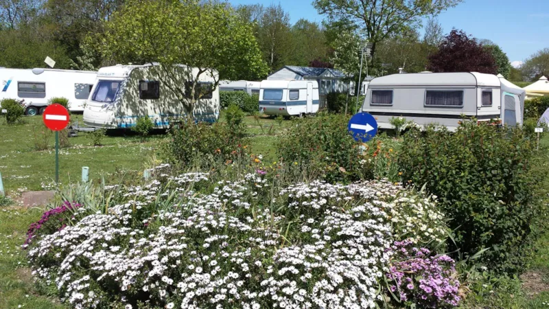 Forfait Privilège(1 Tente + 1 Voiture Ou 1 Caravane + 1 Voiture Ou Camping-Car /Électricité 13A)+Raccordement Eau Et Évacuation Des Eaux Usées