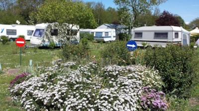 Privilege Package (1 tent, caravan or motorhome / 1 car / electricity 13A) + Water point