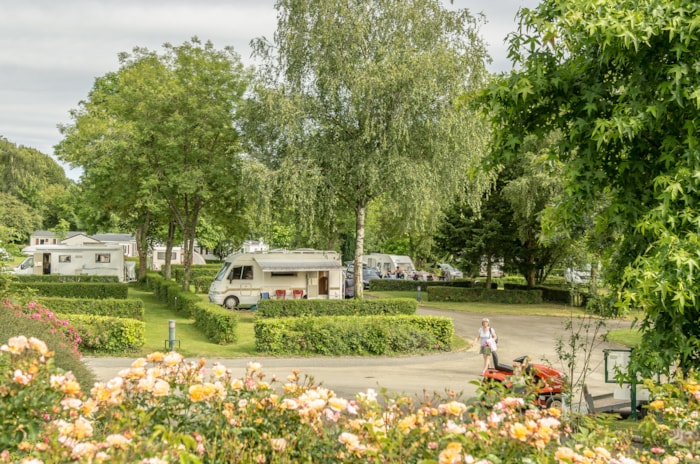 Forfait Confort : 1 Voiture -1 Tente, Caravane Ou Camping-Car + Électricité 8A