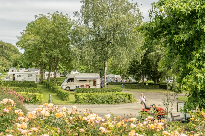 Forfait Confort : 1 voiture -1 tente, caravane ou camping-car + électricité 8A