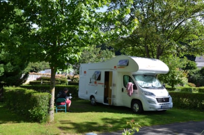 Comfort Package : 1 car -  tent, caravan or camping-car +  electricity 8A — 2