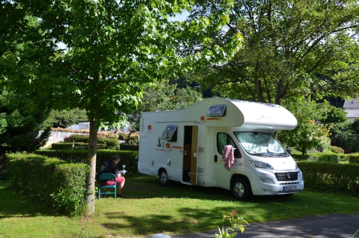 Forfait Confort : 1 Voiture -1 Tente, Caravane Ou Camping-Car + Électricité 8A