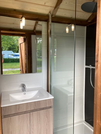 PREMIUM comfort package: 1 car + 1 tent, caravan, or motorhome with private bathroom facilities — 2