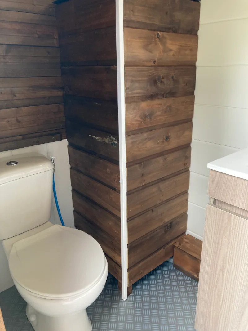 Forfait Confort Premium : 1 Voiture + 1 Tente, Caravane Ou Camping-Car Avec Sanitaire Individuel