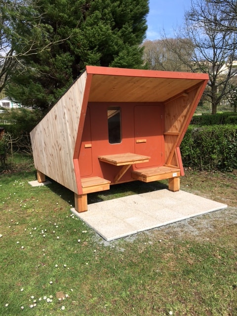 Cabane randonneurs 4m2 +couette et oreillers fournis (sans sanitaire)