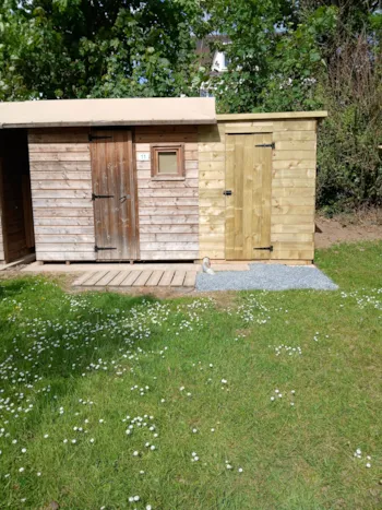 Pitch - Premium Plus Package: 1 Car + 1 Tent, Caravan Or Camping-Car + Sanitary Facilities+ Kitchenette - Flower Camping Les Chevaliers de Malte
