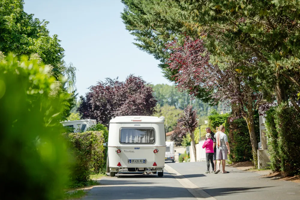 Emplacement - Emplacement 2 Personnes Avec Electricité - Flower Camping Le Clos Auroy