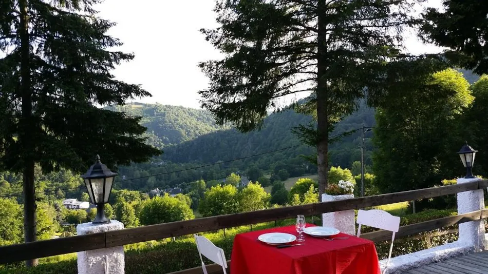 Flower Camping Le Belvédère - Auvergne - Cantal