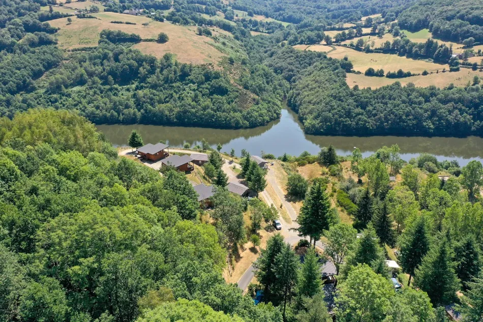 Flower Camping Le Belvédère - Auvergne - Cantal