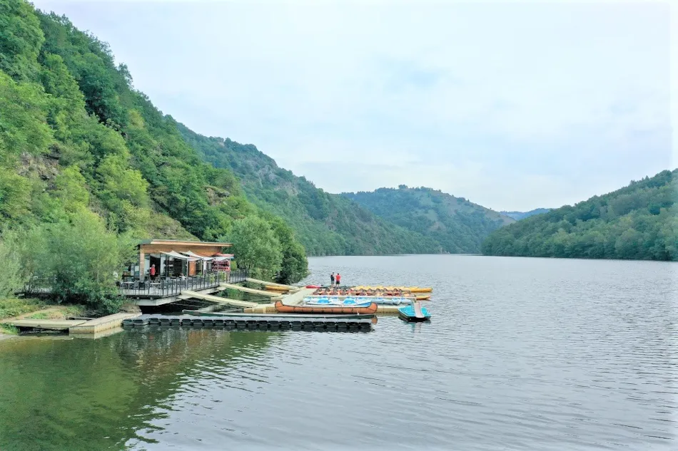 Flower Camping Le Belvédère - Auvergne - Cantal