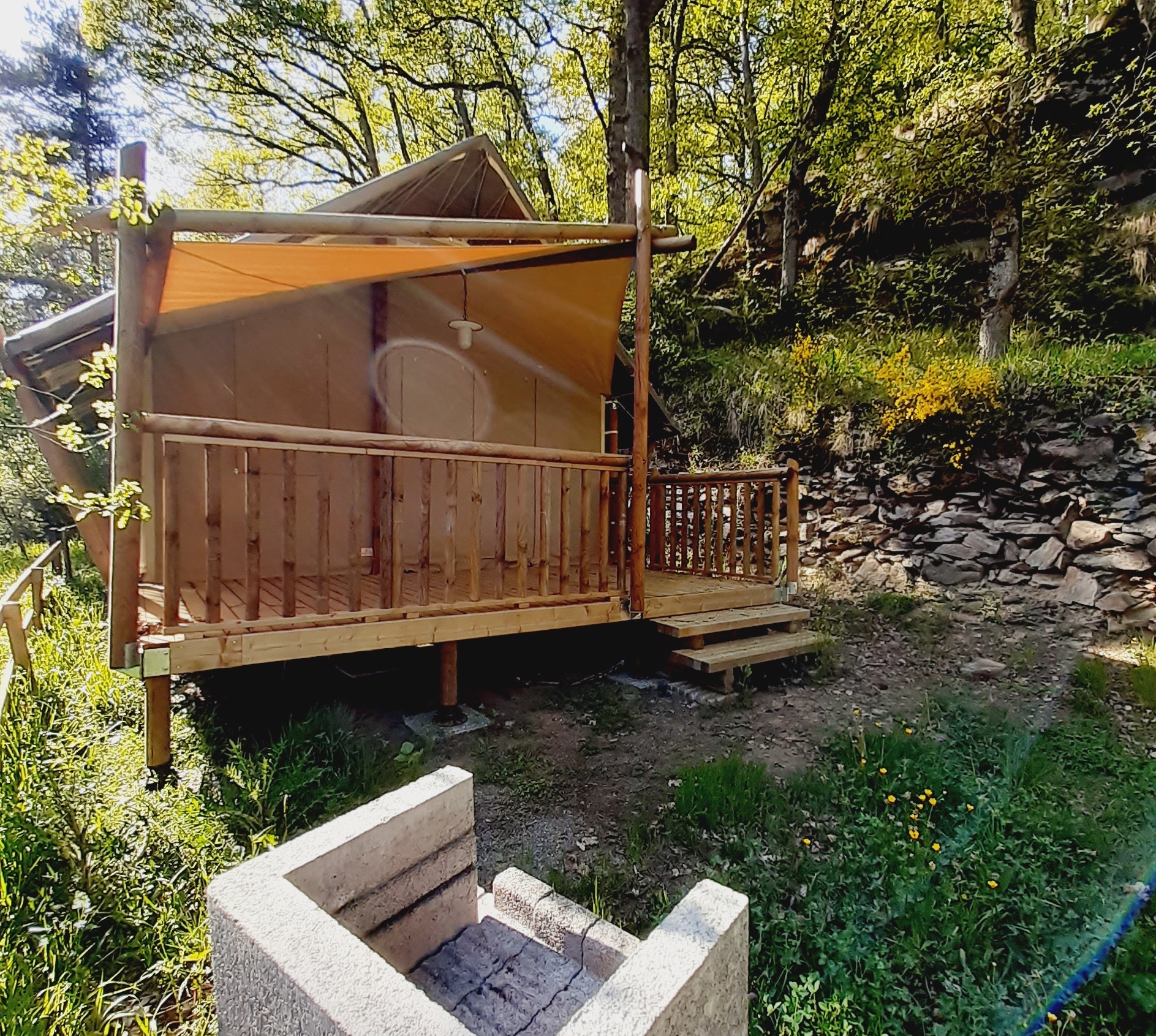 Accommodation - 20 M² Jungle Tent (2 Bedrooms) - Flower Camping Le Belvédère