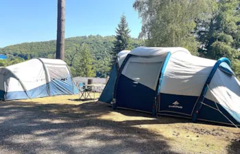 Stellplatz - Stellplatz Confort - Flower Camping Le Belvédère - Auvergne - Cantal