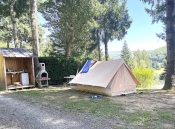 Stellplatz - Stellplatz Privilège - Flower Camping Le Belvédère - Auvergne - Cantal
