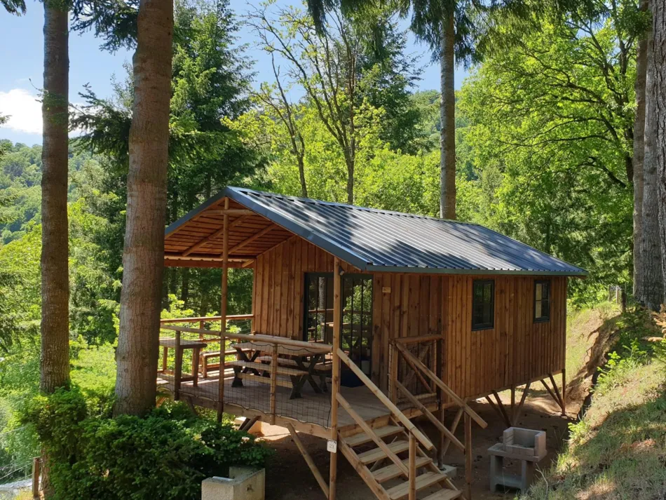 Flower Camping Le Belvédère - Auvergne - Cantal