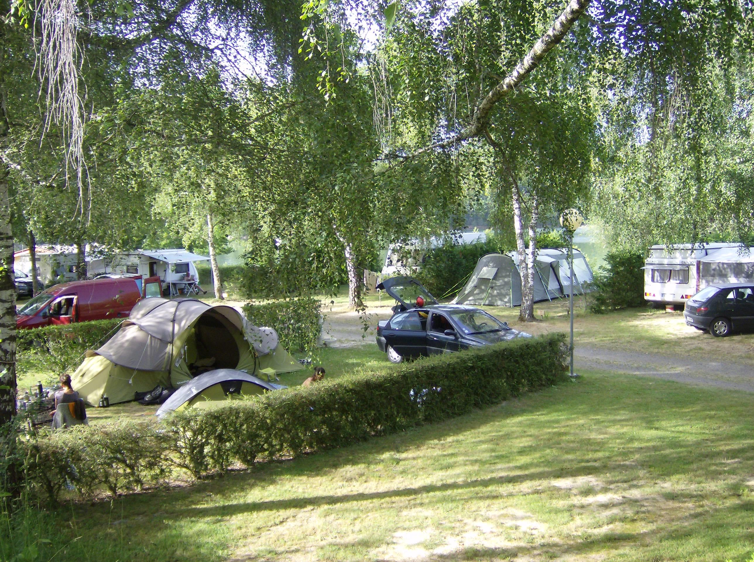 Emplacement - Forfait : Emplacement + Voiture + Tente Ou Caravane - Camping du Viaduc, Le Rouget Pers