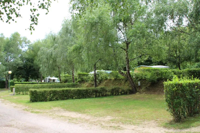 Emplacement + Voiture Ou Camping-Car + Tente Ou Caravane