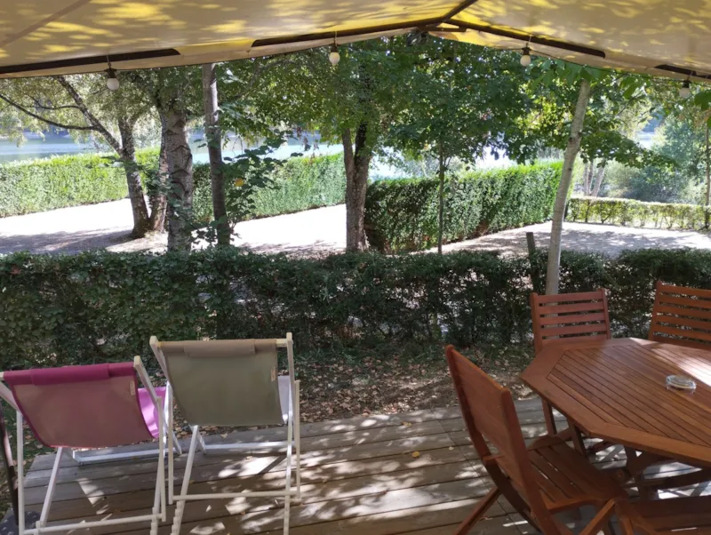 Bungalow Toilé Et Meublé