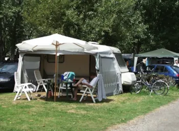 Stellplatz - Stellplatz + Fahrzeug - Camping APV Plijadur