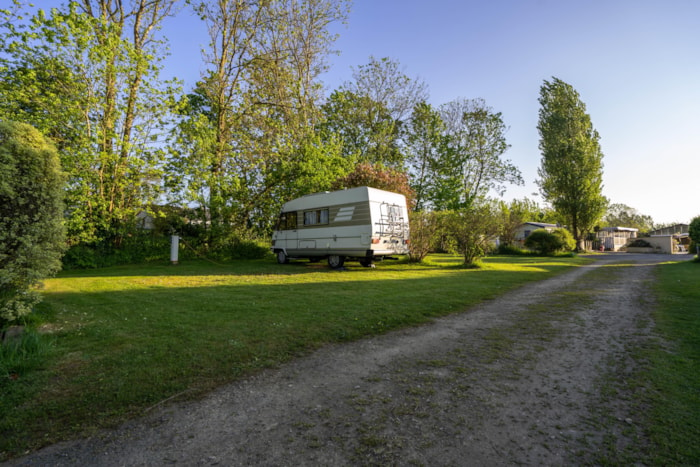 Emplacement Bivouac 1 Nuit (Arrivée Après 18H - Départ Avant 9H)