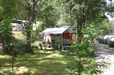 Pitch : 1 car + tent/caravan or camping-car — 2