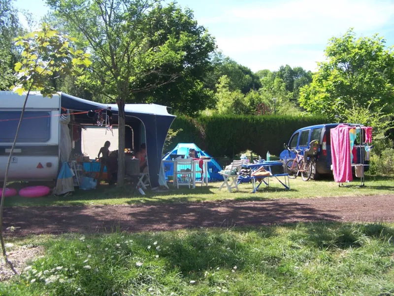 Emplacement Confort 80 À 100M2- Avec Électricité