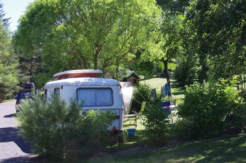 Emplacement Confort 80 À 100M2- Avec Électricité