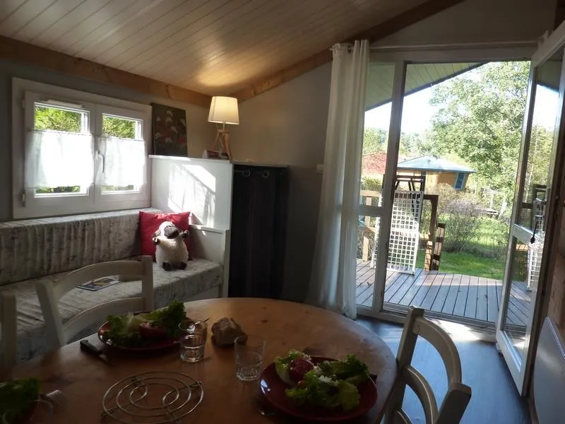 Chalet Jade Confort 30M² (2 Chambres) + Terrasse Couverte 15M² + Côté Rivière