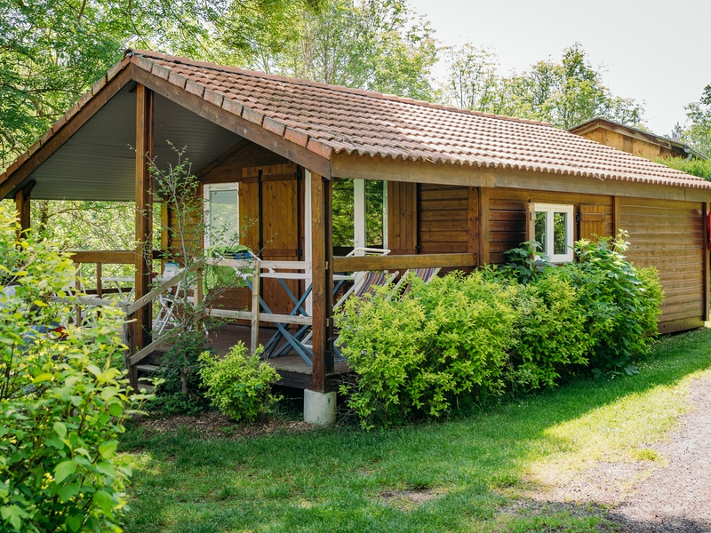 Location - Chalet Jade Confort 30M² (2 Chambres) + Terrasse Couverte 15M² + Côté Rivière - Camping La Rochelambert