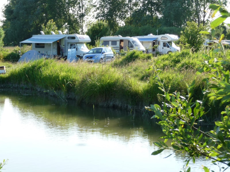 Forfait camping-car 2 pers  (hors juillet/août,jours et weekend fériés)élect en supplément