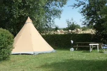 Stellplatz - Nur Stellplatz Radfahrer + Zelt (80M² Stellplatz Mit Picknicktisch: Strom Extra) - Camping LA SAFRIERE