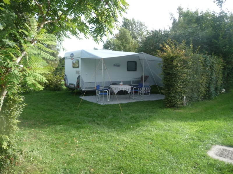 Piazzola tenda/roulotte + elettricità