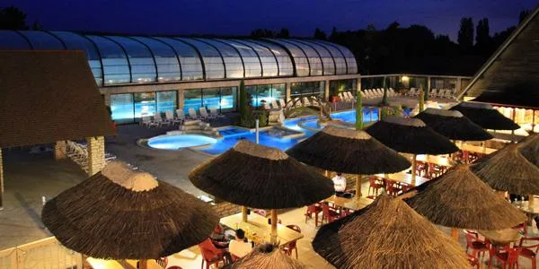 Camping Marvilla Parks - La Croix du Vieux Pont