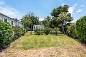 Stellplatz - Pitch 1 Umbrella | 80M² | With Electricity - - Camping Marvilla Parks - La Croix du Vieux Pont
