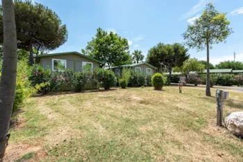 Stellplatz - Pitch 3 Umbrellas | 100M² | With Electricity - - Camping Marvilla Parks - La Croix du Vieux Pont
