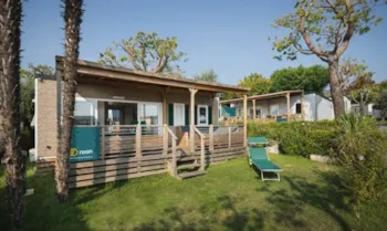 Mietunterkunft - Premium By Roan| 35M² | A/C + Tv| 3 Bedrooms | Balcony Terrace 19M² - - Camping Marvilla Parks - La Croix du Vieux Pont