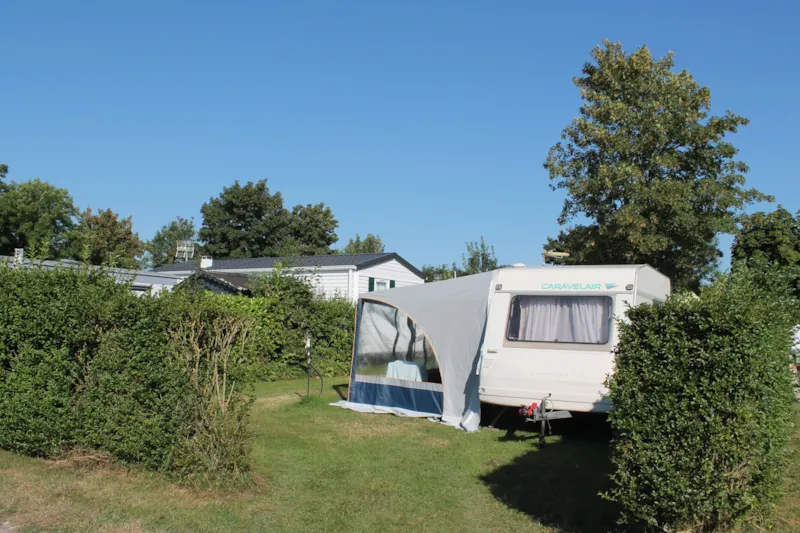 Emplacement Confort - Emplacement De 80 À 90 M²  Avec Électricité 10A -5 Pers Max