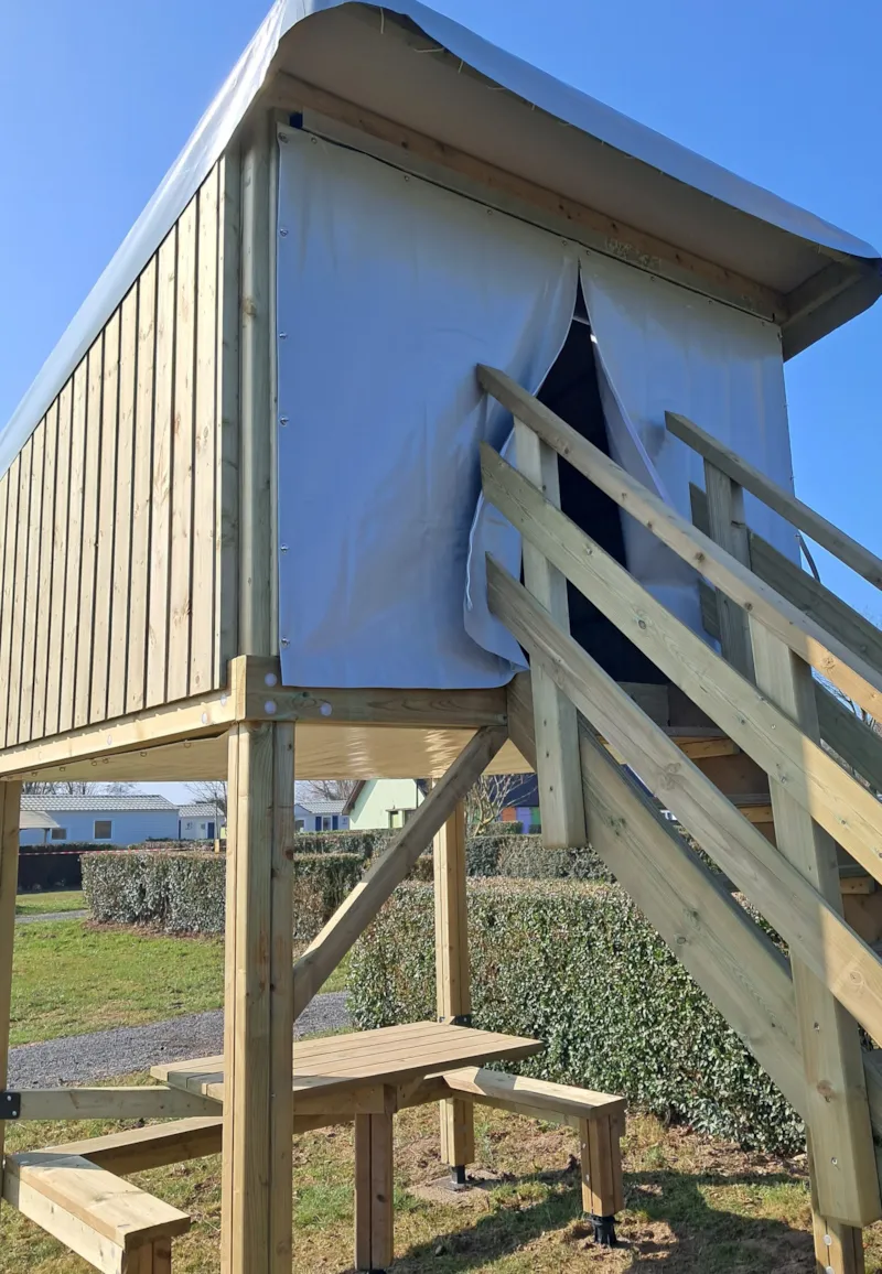 Cabane Insolite Nature Perchée- 2 Pers (Tente Supplémentaire Obligatoire Au Delà De 2 Personnes)