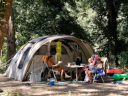 Emplacement - Emplacement Nu Avec Voiture, Tente Ou Caravane Ou Camping-Car - Domaine de La Genèse