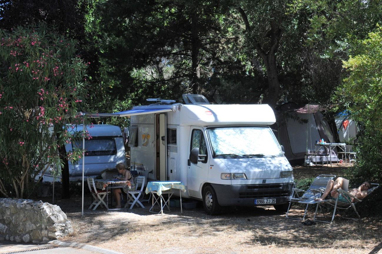 [B] Camping-Car Ou Caravane : 6,99 M Max