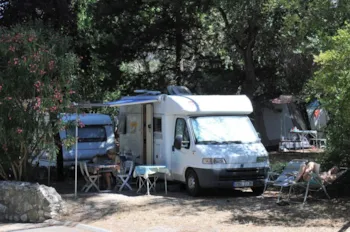 Stellplatz - [B] Wohnmobile Oder Wohnwägen : 6,99 M Max - Parc des Maurettes